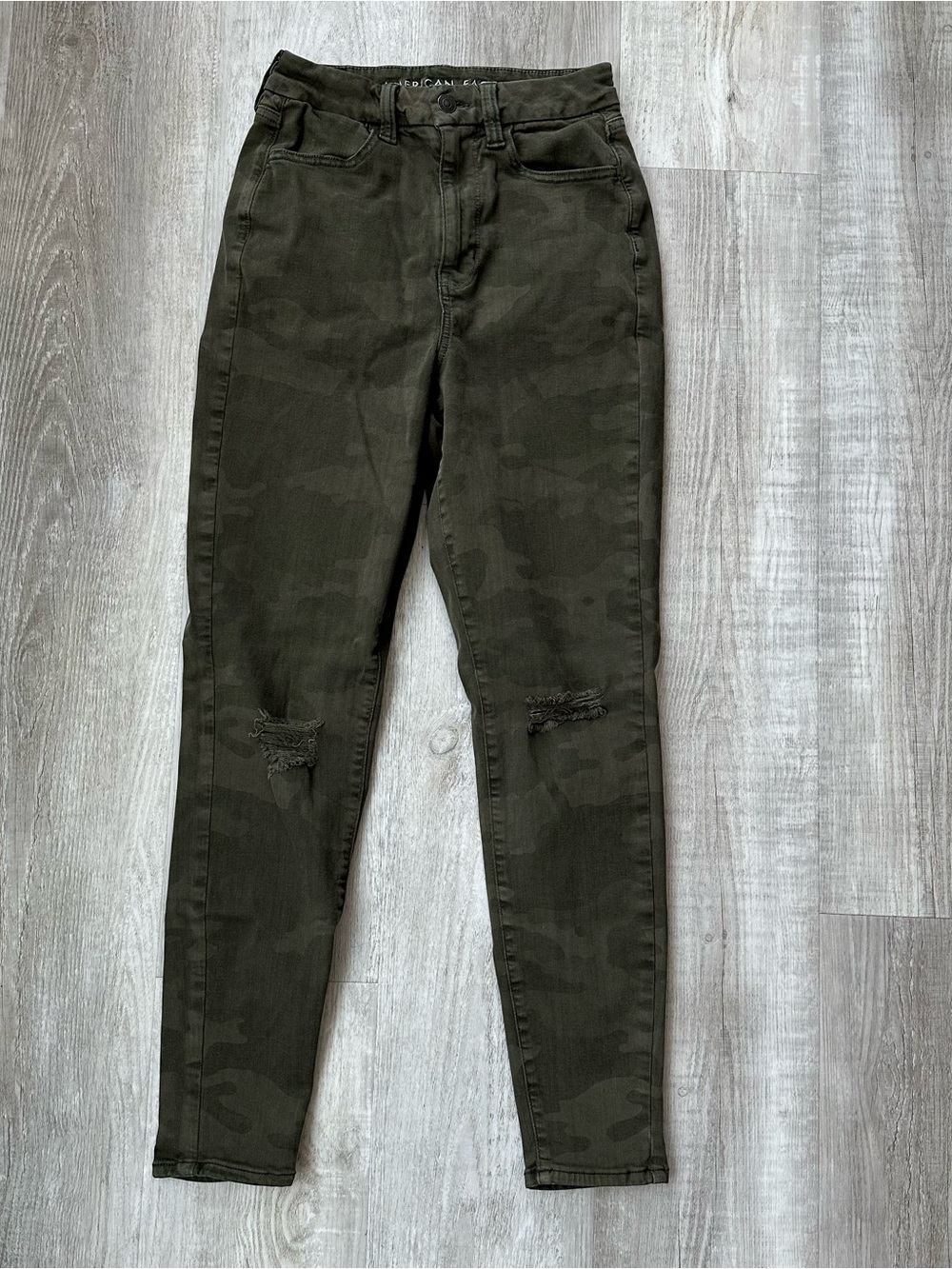 American Eagle Next Level Stretch Curvy Super High Rise Camo Jeggings Size 4
